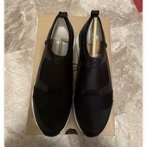 Women UGG Himari sneaker size 8